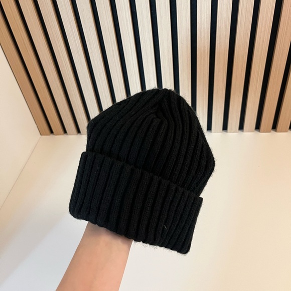 TNA BEANIE - Picture 2 of 3